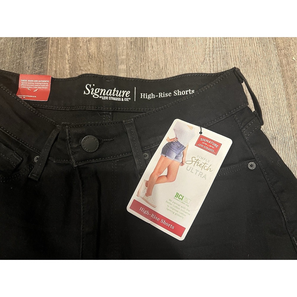 Signature Levi Strauss High Rise Shorts Womens Size 6 Black Stretch Cuffed